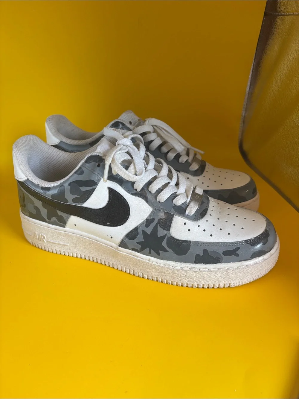 Nike Air Mens Low-Top Sneakers - White & Gray Camo. Men size 10
